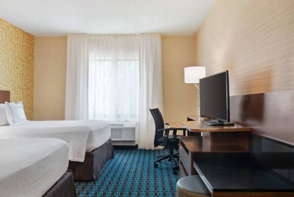 Faifield Inn Suites Chalrottesville Downtown Guestroom