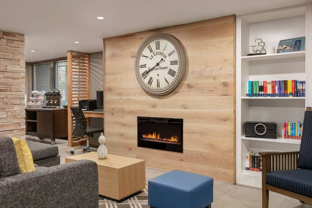 Country Inn and Suites Williamsburg Busch Gardens 3 Lobby of the Country Inn and Suites Williamsburg